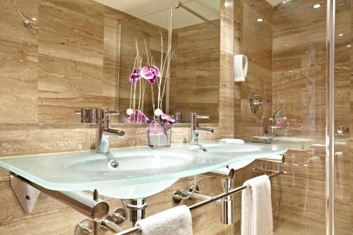 阿尔库迪亚港集团酒店的一间浴室
