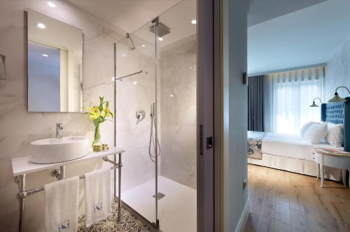 欧洲之星波尔图杜罗酒店的一间浴室