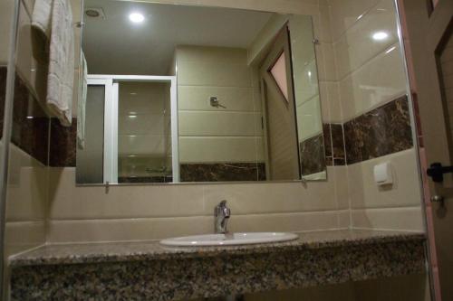 Hotel Al Mamoun的一间浴室