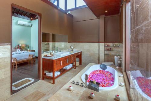 梭罗别墅度假村的一间浴室