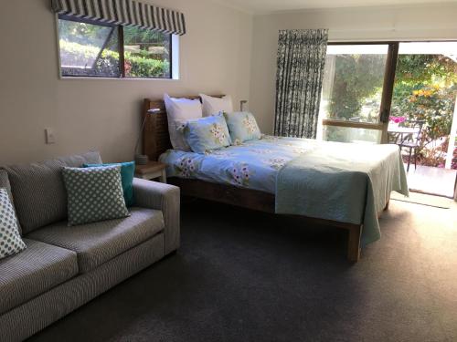 Kerikeri Garden Homestead客房内的一张或多张床位