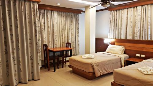绿色海港酒店 & 服务公寓客房内的一张或多张床位