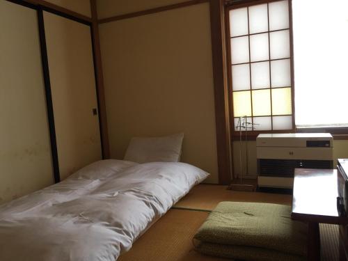 麦森迪笹川酒店客房内的一张或多张床位