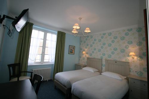 Auberge du Cabestan Hotel Audierne客房内的一张或多张床位