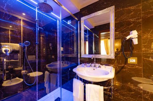 Hotel Scandinavia - Relais的一间浴室