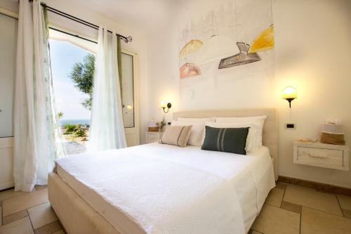 Villa Macchia Mediterranea - Splendida villa vista mare immersa nel verde客房内的一张或多张床位