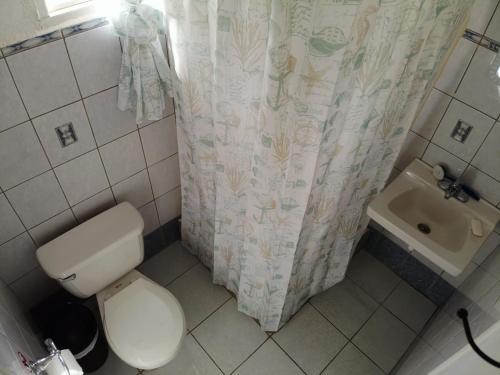 Hostel Room Aruba的一间浴室