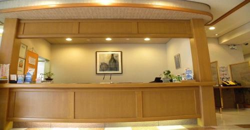 米泽市Hotel Benex Yonezawa / Vacation STAY 14346的大楼内带现金柜台的大堂