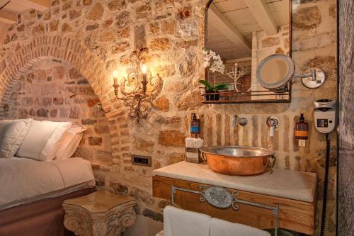 KAMARES Historic Boutique Hotel & Spa的一间浴室