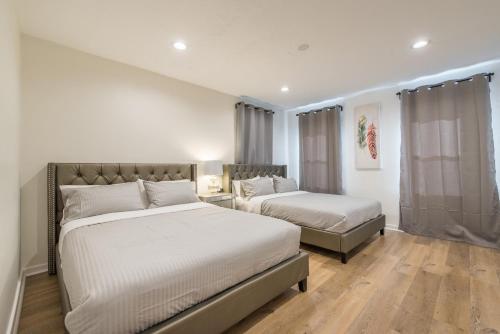 Luxurious Studio City Home客房内的一张或多张床位