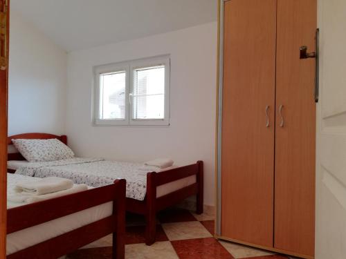 Apartment Camellia of Herceg Novi客房内的一张或多张床位