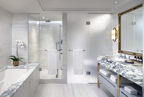 费尔蒙特皇家约克酒店的一间浴室