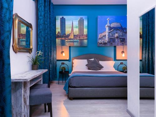 罗马CityLife Rome的一间拥有蓝色墙壁的卧室,配有一张床和一张桌子