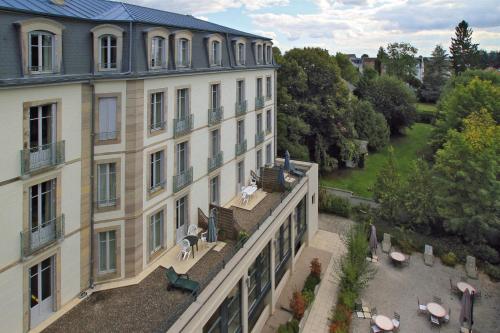 吕克瑟伊莱班HOTEL CERISE - LES SOURCES Luxeuil-les-Bains的相册照片