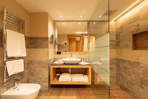 中央酒店的一间浴室