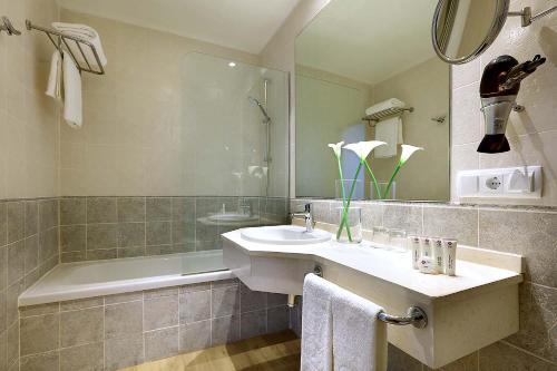 埃克赛卡尔图哈岛酒店的一间浴室