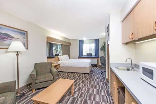 安克雷奇Baymont Inn & Suites by Wyndham Anchorage Airport的相册照片