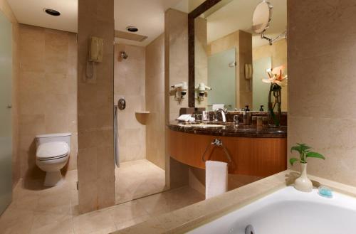 台中金典酒店的一间浴室