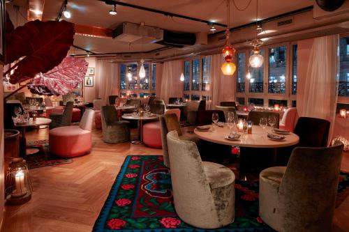 25hours Hotel Terminus Nord餐厅或其他用餐的地方