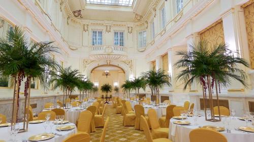波洛尼亚宫大酒店餐厅或其他用餐的地方