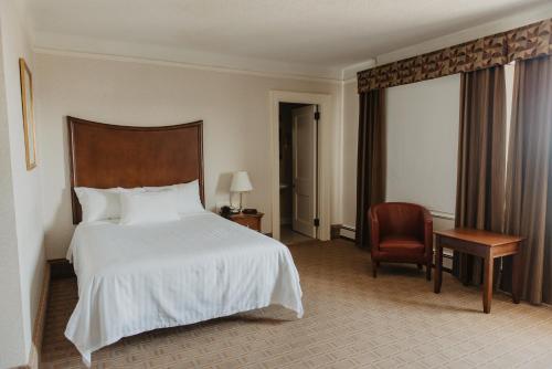 亚瑟王子海滨酒店及套房客房内的一张或多张床位