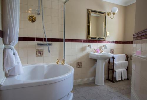 拉茵豪斯酒店的一间浴室