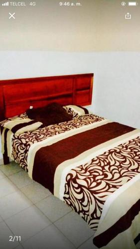 图斯特拉古铁雷斯casa cómoda y céntrica的卧室内的一对床