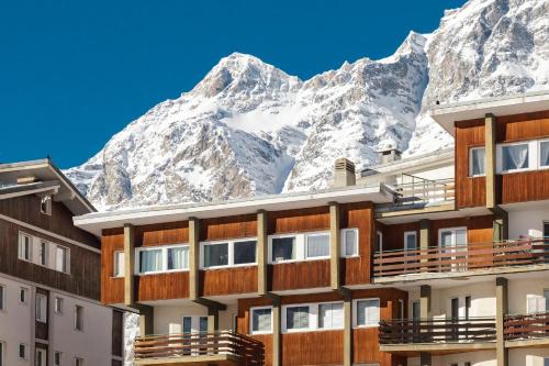 布勒伊-切尔维尼亚HelloChalet - Maison Rêve Blanc - Ski to door with Matterhorn view的相册照片
