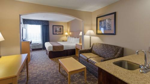 罗阿诺克拉皮兹SureStay Plus Hotel by Best Western Roanoke Rapids I-95的相册照片