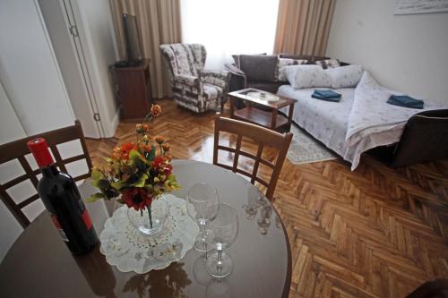 City Center Belgrade Queen Apartment Skadarlija的休息区
