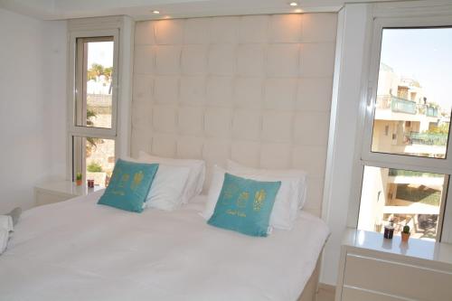 埃拉特Renovated 3 Bedroom - Residence with Pool next the Beach的相册照片