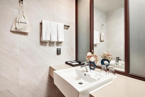Western Bay Marina Hotel的一间浴室