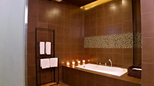 翡翠宫酒店的一间浴室