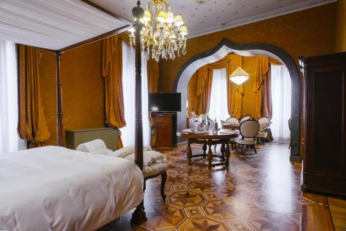 奥尔塔圣朱利奥瑞莱斯克雷斯皮城堡别墅酒店的相册照片