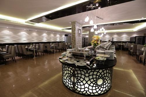 Continent Al Waha Hotel Riyad餐厅或其他用餐的地方