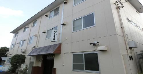 京都Ryokan Suzukisou-Single room No bath and toilet - Vacation STAY 17861的建筑的侧面有标志