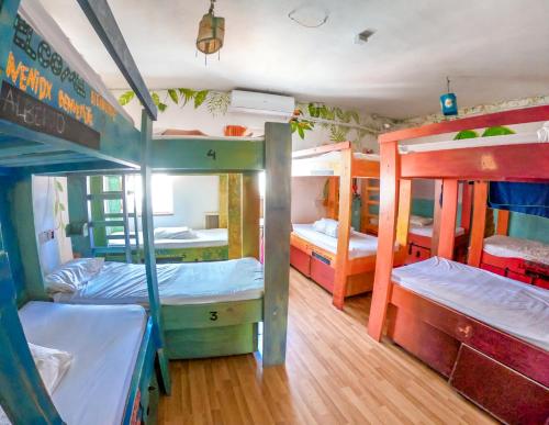 Hostel Malti Budget客房内的一张或多张双层床