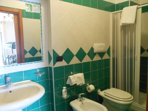 拉弗卡扎农庄酒店的一间浴室