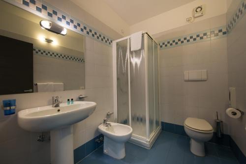 航海中心公寓酒店的一间浴室