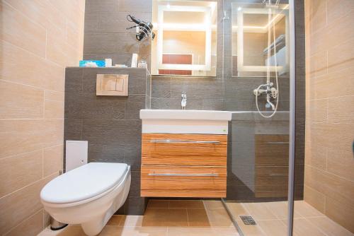 阿斯塔纳国际酒店的一间浴室