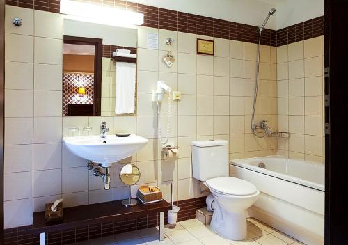 Margis Hotel & SPA的一间浴室