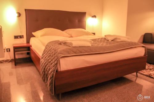 蓝石公寓式酒店客房内的一张或多张床位