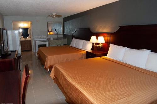 克利尔沃特Express Inn & Suites - 5 Miles from St Petersburg Clearwater Airport的相册照片