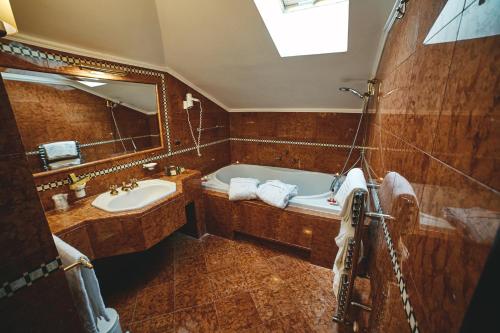 瑟立诺酒店的一间浴室