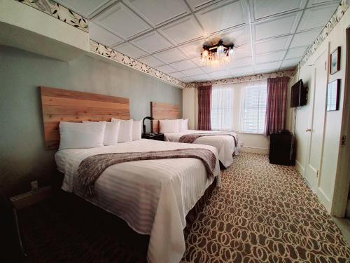 Hotel Nevada & Gambling Hall客房内的一张或多张床位