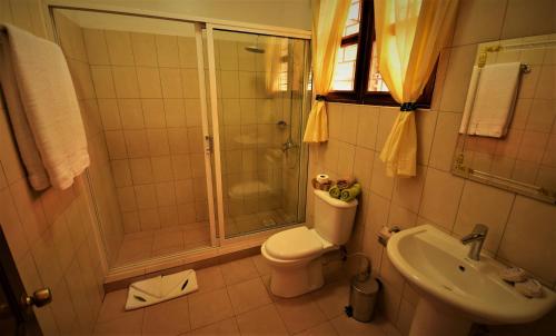Elementis Entebbe的一间浴室