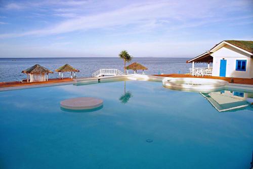 Siquijor Eastern Garan Seaview Resort内部或周边的泳池