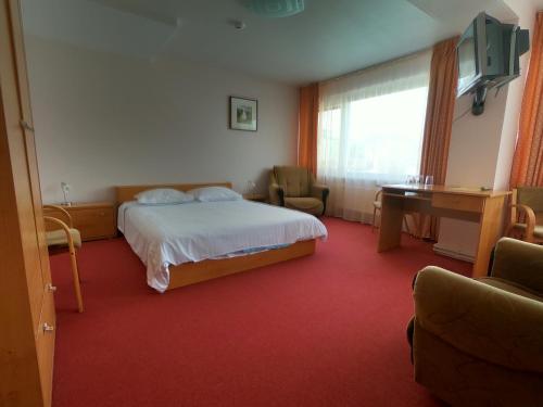马多纳酒店客房内的一张或多张床位