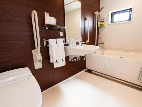 HOTEL LiVEMAX Osaka Dome Mae Hotel的一间浴室