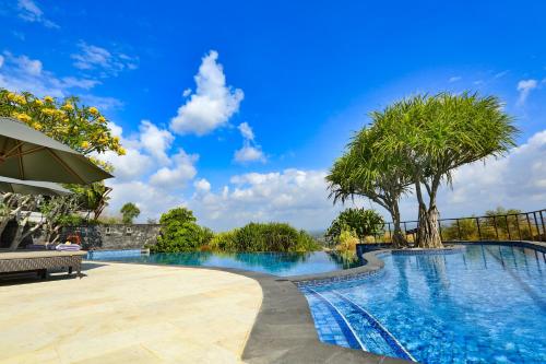 Abhayagiri - Sumberwatu Heritage Resort内部或周边的泳池